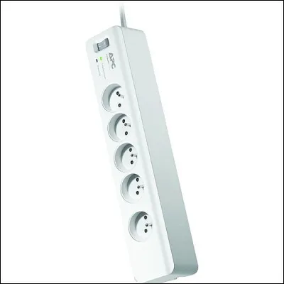 Quelle est la particularité de cette multiprise ? Un indice : quand le tonnerre gronde, elle protège les appareils qui y sont branchés.