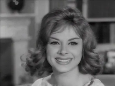 Cette actrice italienne a tourné dans plusieurs films français : "Le Miroir à deux faces" de Cayatte, "La Jument verte" d'Autant-Lara, "Classe tous risques" de Sautet ; elle était Liliane dans "Un témoin dans la ville" de Molinaro : c'est ...