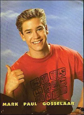 On connait Mark-Paul Gosselaar pour son rle de Zack dans 'Sauvs par le gong', mais dans quelle srie policire l'a-t-on retrouv quelques annes plus tard ?
