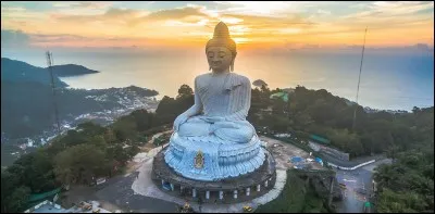 De quel style est l'entrée de la station "Philippe Auguste" ?