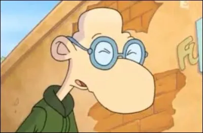 Comment est surnommé ce monsieur à cause de sa myopie ?