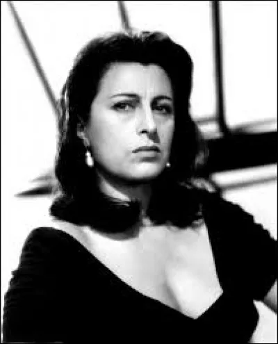 Cette actrice italienne, consacrée par son rôle dans "Rome, ville ouverte" de Rosselini et qui joue ensuite dans "Bellissima" de Visconti et dans "L'Homme à la peau de serpent" de Sidney Lumet, c'est ... Magnani.