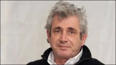 Il a joué dans "Trois hommes et un couffin", dans "Lévy et Goliath", "La Totale !", "XXL" : c'est ...