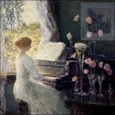 Toujours le chignon au goût du jour pour cette pianiste jouant une sonate. Qui en est l'artiste ?