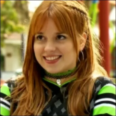 Qui est cette fille qui adore créer des chorégraphies ?