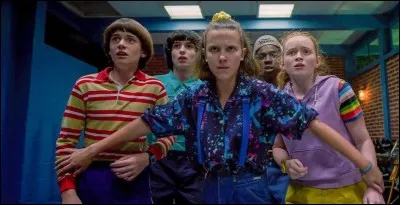 Dans "Stranger Things", comment se nomme la fille qui est en fuite ?