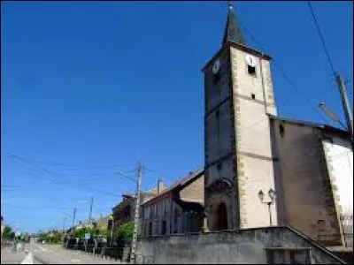 Nous sommes dans le Grand-Est devant l'&eacute;glise Saint-Jean-Baptiste de Bertrichamps. Village sur la rive droite de la Meurthe, &agrave; quelques kilom&egrave;tres de Baccarat, il se situe dans le d&eacute;partement ...