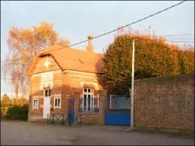 Commune des Hauts-de-France, dans l'arrondissement de Montdidier, Sourdon se situe dans le d&eacute;partement ...