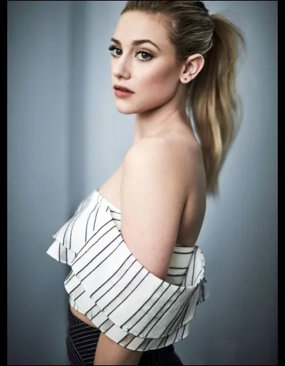 Comment s'appelle le demi-frère de Betty Cooper ?