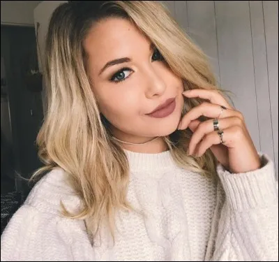 Qui est cette youtubeuse ?