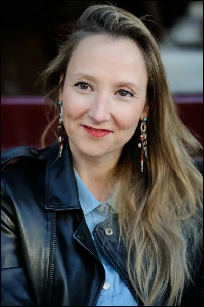 Avec qui a-t-elle joué pendant 9 ans dans la série "Scènes de ménages" ?