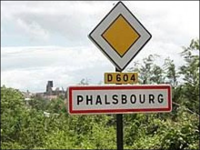 Phalsbourg et Sarrebourg sont deux villes de Moselle.