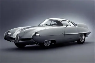 Révélée en 1955 , ce concept italien est sans doute le plus pratique des 3 BAT. Ses formes sont moins extrêmes et ses ailerons sont plus petits.