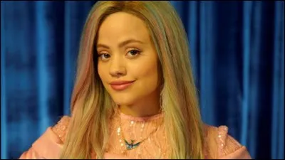 Comment s'appelle la fille d'Aurore qui était la petite amie de Ben et qui devait devenir reine ?