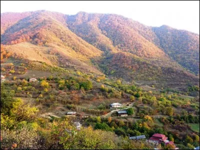 Le Caucase est hélas le théâtre de nombreux conflits territoriaux. Quel pays abrite les régions séparatistes pro-russes d'Ossétie du Sud et d'Abkhazie ?