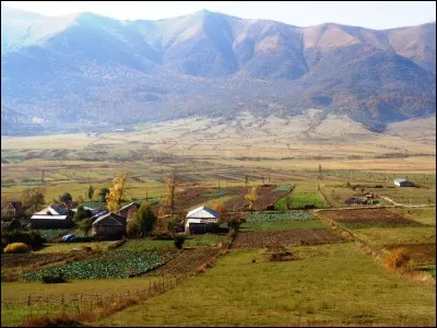 Lequel obtint son indépendance en 1991 ?