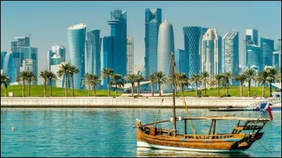 Pays de la péninsule arabique peuplé de 2,7 millions d'hb et d'une étendue de 11 586 km2. Cette presqu'île dont Doha est la capitale, est le pays rejetant le plus de CO2 par habitant dans l'atmosphère.
Trouvez ce pays au climat désertique, à la pluviométrie faible et qui a l'une des pires empreintes écologiques du monde.