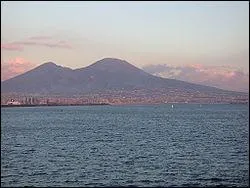 Quel volcan a ananti la prospre cit romaine de Pompi ?