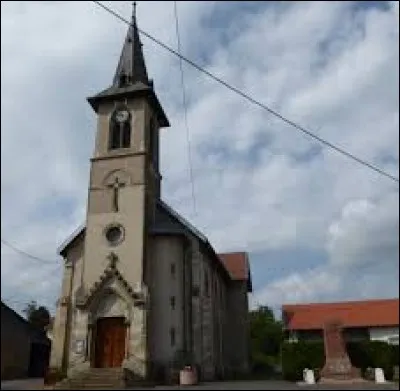 Nous sommes dans le Grand-Est devant l'église Saint-Étienne de Bey-sur-Seille. Commune de l'ancienne région Lorraine, elle se situe dans le département ...