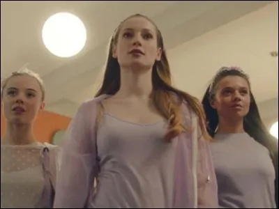 Qui sont les deux lèche-botte de Théa Raphaël ?