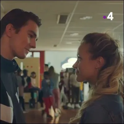 Dans quel épisode Max Alvarez Castillo embrasse-t-il Léna Grisky ?