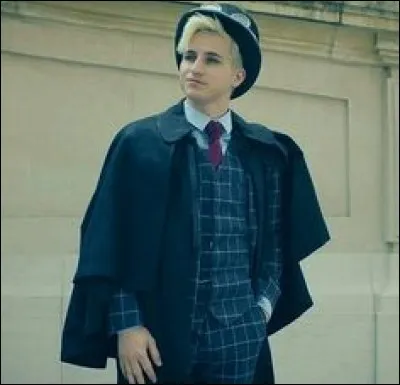 Qui bloque Léna Grisky dans l'épisode 26 ''Dernière chance'' ?