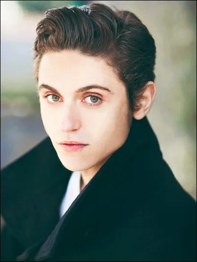 De qui Clive est-il amoureux ?