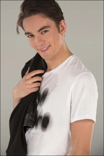 De qui Max Alvarez Castillo est-il amoureux ?