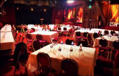 Dans quelle ville française se situe le cabaret 'Oh ! César' ?