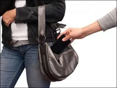 Sur le chemin du retour tu vois quelqu'un en train de se faire piller. Que fais-tu ?