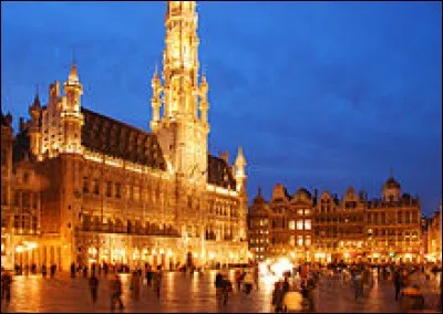 Dans quelle ville peut-on voir la Grande-place ?