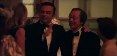 [Tiens, on entend plus Steph. B*** !] Bref, la seule location du château n'a coûté que 160 000 Eur, soit ... % des gains annuels de votre hôte. Quel est le chiffre ?