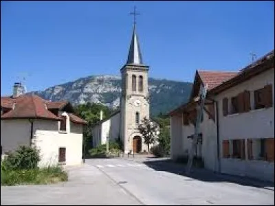 Je vous propose de partir en Auvergne-Rhône-Alpes, à quelques kilomètres de la Suisse, à Archamp. Ville de l'agglomération du Grand Genève, elle se situe dans le département ...