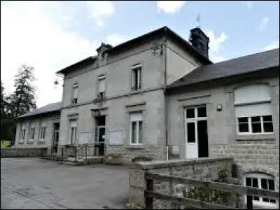Petit village de 66 habitants, dans le parc naturel régional de Millevaches en Limousin, Saint-Oradoux-de-Chirouze se situe en région ...