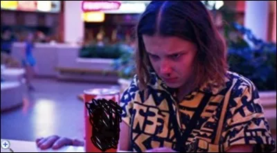 Dans la saison 3, de quelle boisson parlent Lucas et les autres dans le magasin pendant qu'Eleven cherche Dustin ?