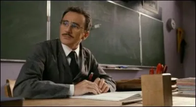 Que fait croire Ducobu à son instituteur pour pouvoir tirer à la sarbacane sur le tableau ?