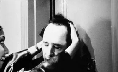 De quelle origine semble tre la jeune voisine de pallier; dont le hros a probablement le bguin ?