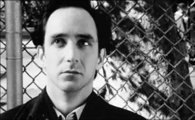 Quand il avait six ans, il a dsobi  sa maman qui lui interdisait de faire une chose. Laquelle ?