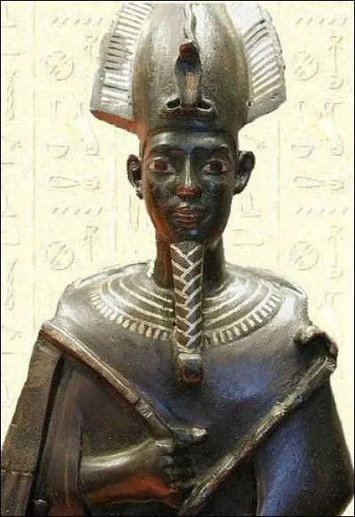 Il est le fils de Nout et d'Anubis.