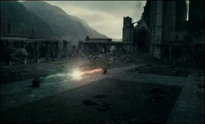 À quelle date se déroule la bataille de Poudlard ?