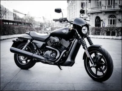 Quelle est la moto conduite par l'ensemble des SONS ?