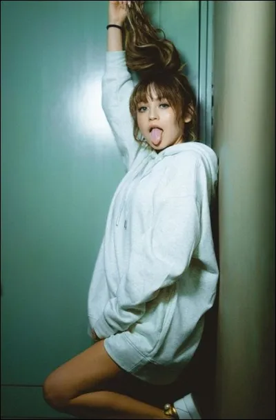 Quelle taille fait Karol Sevilla ?