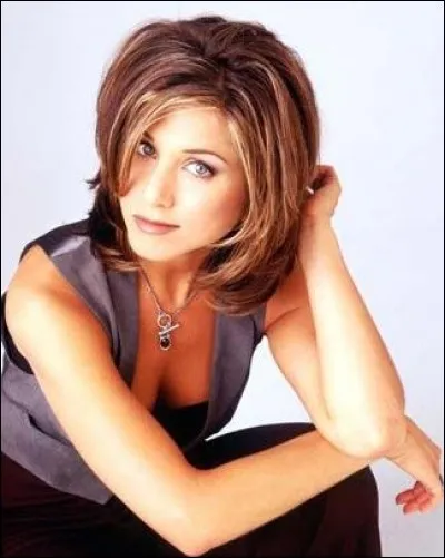 Qui révèle à Rachel ce que Ross ressent pour elle ?