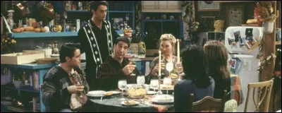 Pourquoi le premier dîner de Thanksgiving de Monica est-il raté ?