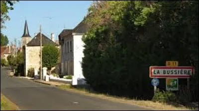 Nous sommes dans la Vienne, à l'entrée de La Bussière. C'est une commune de l'ancienne région ...
