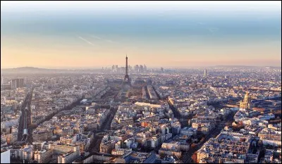 Versailles est à Paris.