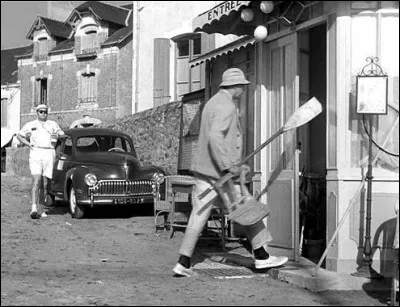 Il aurait pu jouer dans Tati,
pour des vacances, il serait parti !
Avec sa tête de hulotte,
n'a pas longtemps baissé culotte : 
à vouloir refaire un Grenelle,
ce qu'il a pris, c'est de la grêle,
et pour avoir un parti pris,
De l'environnement, s'est démis !
Moralité : il y a loin d'Ushuaia
au ministère, oulala !

Qui suis-je ?