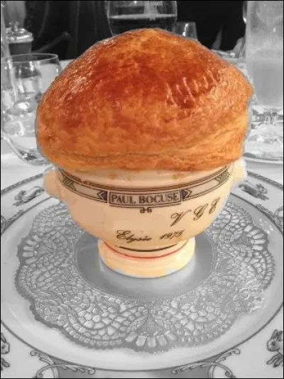 Et enfin, on s'invite à la table de Paul Bocuse ! Quelle est la spécialité en photo ?