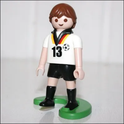 Près de quelle grande ville bavaroise a été créée et produite la figurine Playmobil ?