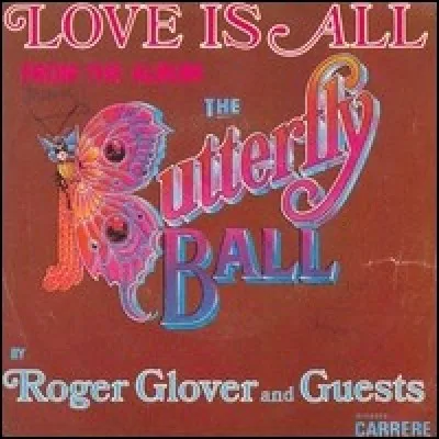 Dans le film d'animation illustrant ''Love is All'' de Roger Glover, quel animal chante en jouant du luth ?